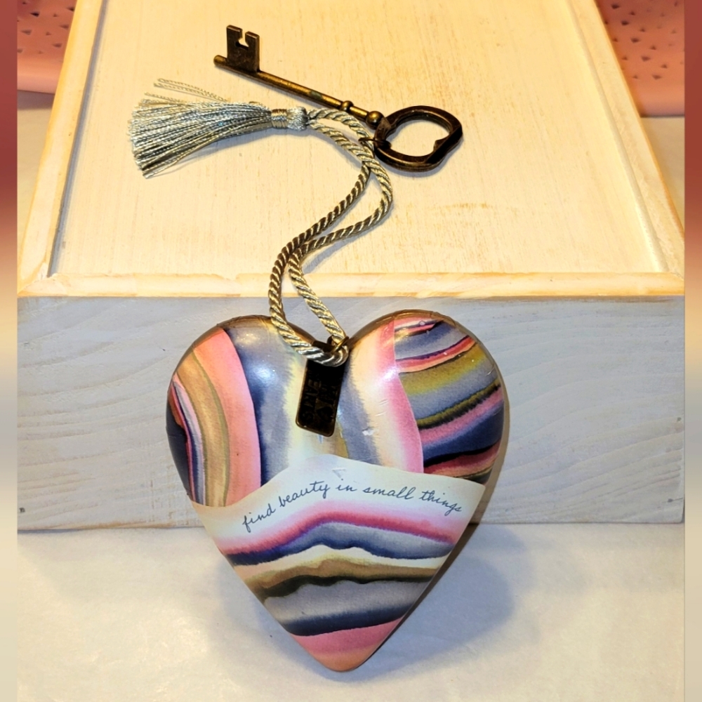 Art Hearts 💕 Puffed Decoration w/ Key
